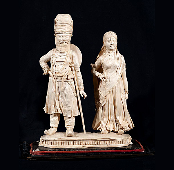 The Raja of Tanjore with his Rani, Pith, Under a Glass Dome
23 x 8 x 34 cms, 1850