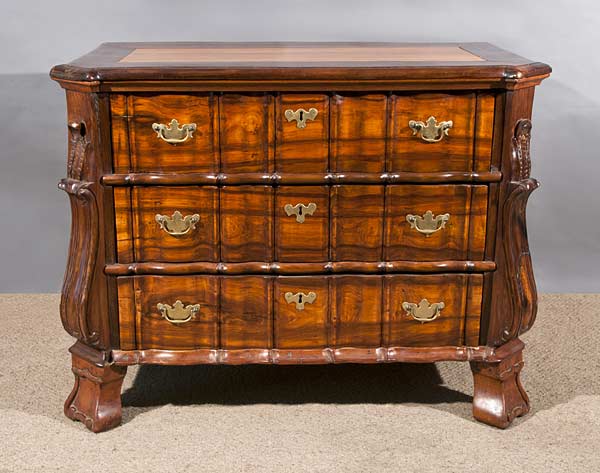Dutch Colonial Commode, Stinkwood & Yellow wood, South Africa, Circa 1770, 100 x 35 x 75 cms